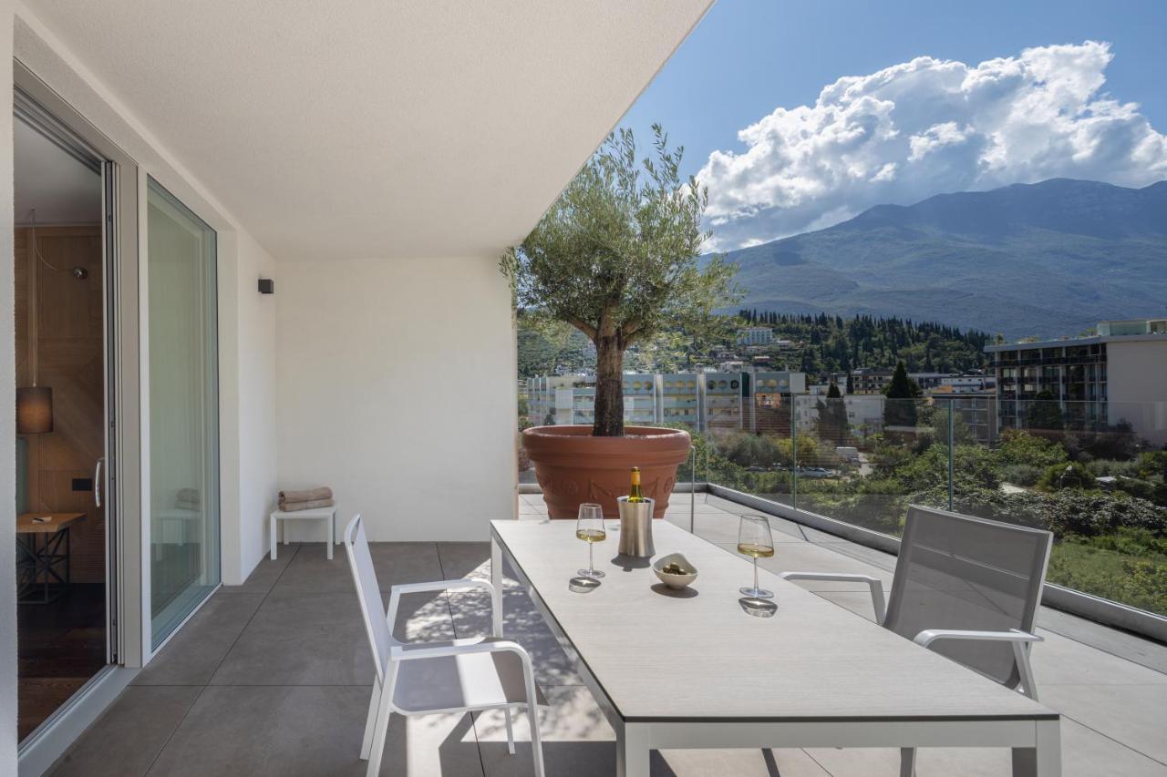 ריבה דל גארדה Aris Apartments & Sky Pool - Tonelli Hotels - Adult Friendly מראה חיצוני תמונה