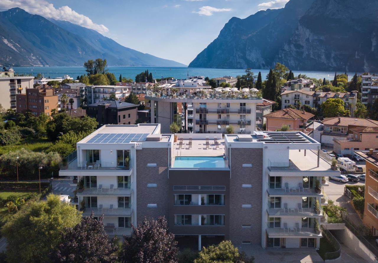 ריבה דל גארדה Aris Apartments & Sky Pool - Tonelli Hotels - Adult Friendly מראה חיצוני תמונה