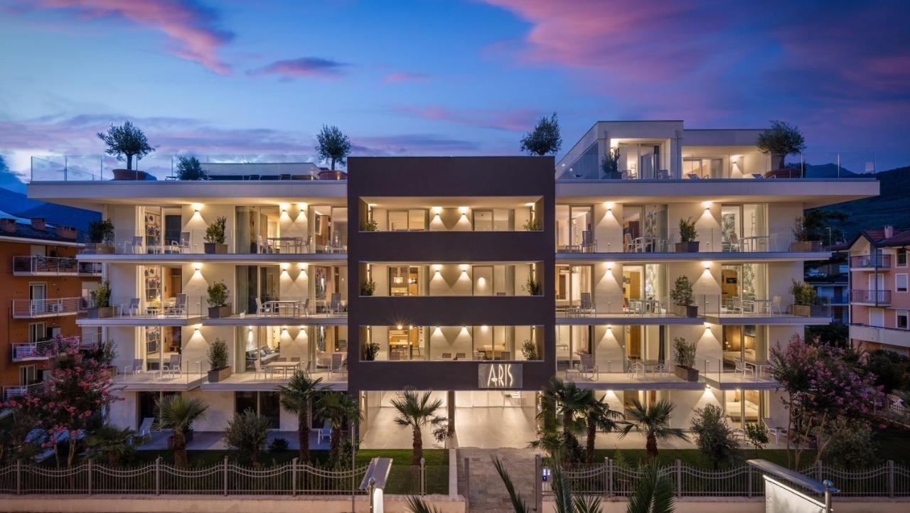 ריבה דל גארדה Aris Apartments & Sky Pool - Tonelli Hotels - Adult Friendly מראה חיצוני תמונה