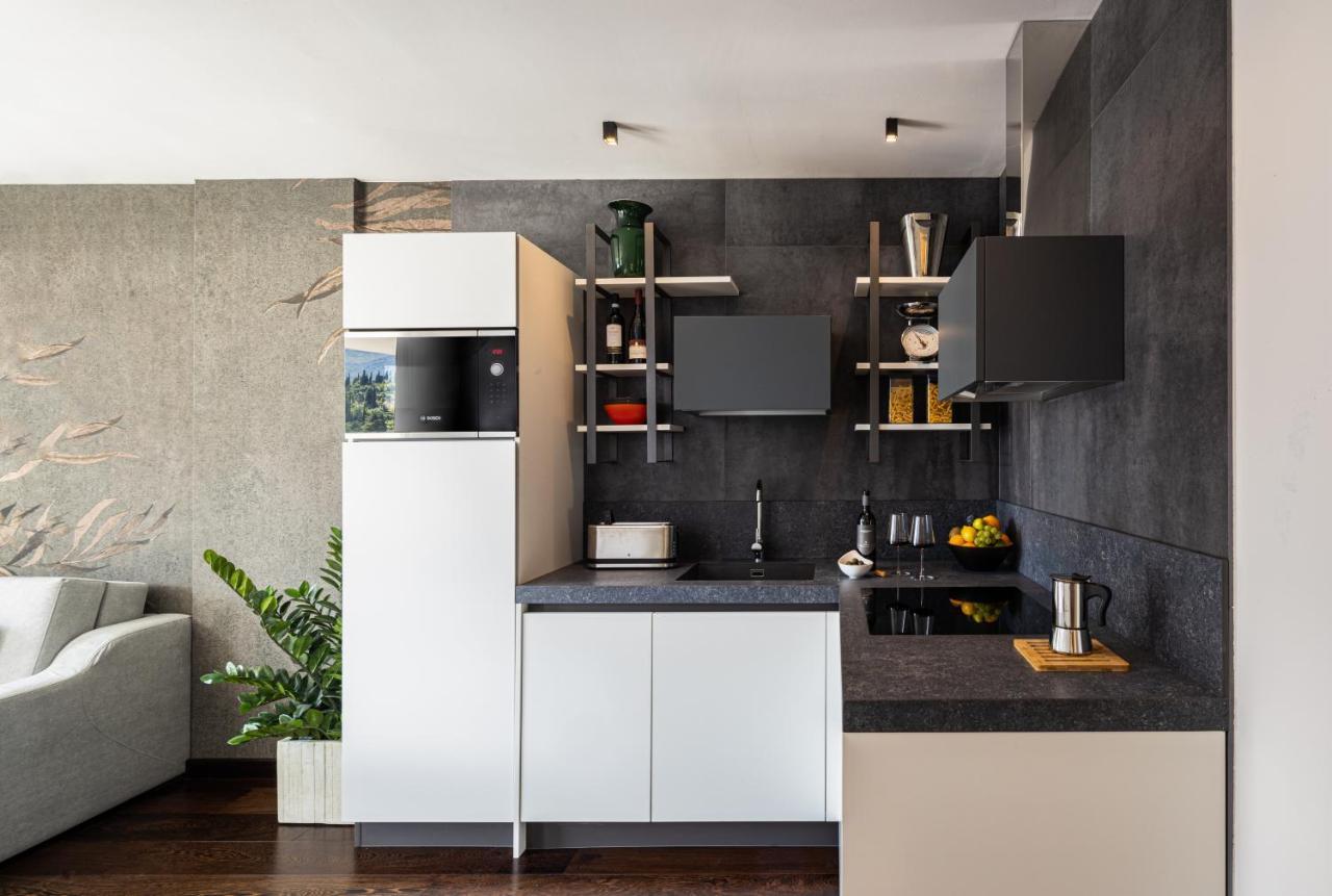 ריבה דל גארדה Aris Apartments & Sky Pool - Tonelli Hotels - Adult Friendly מראה חיצוני תמונה