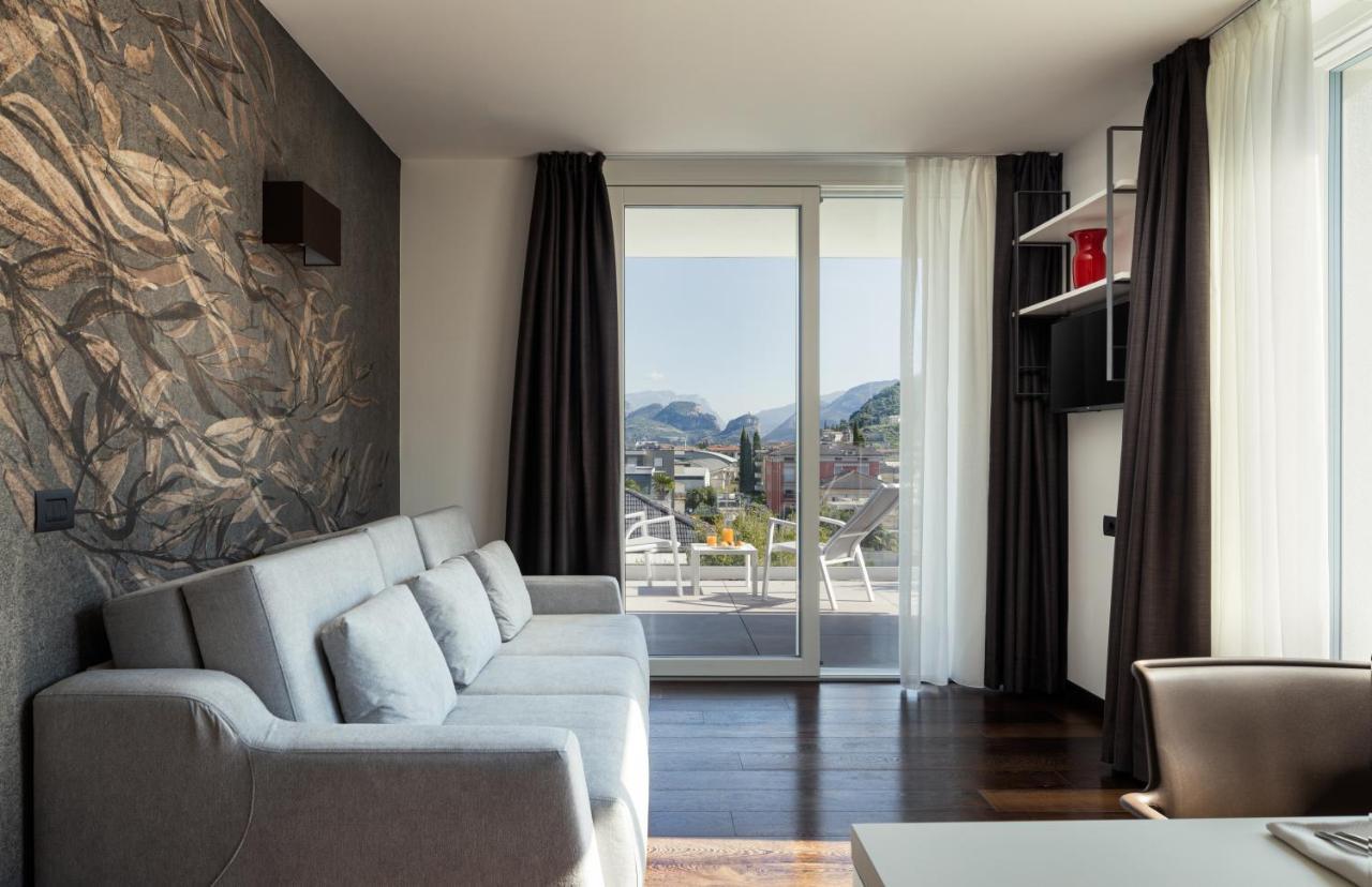 ריבה דל גארדה Aris Apartments & Sky Pool - Tonelli Hotels - Adult Friendly מראה חיצוני תמונה