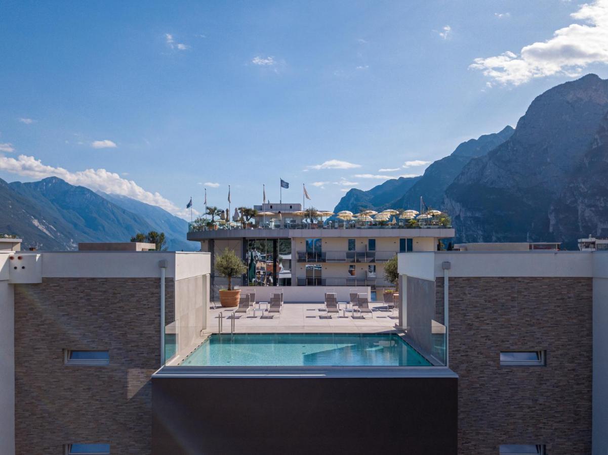 ריבה דל גארדה Aris Apartments & Sky Pool - Tonelli Hotels - Adult Friendly מראה חיצוני תמונה