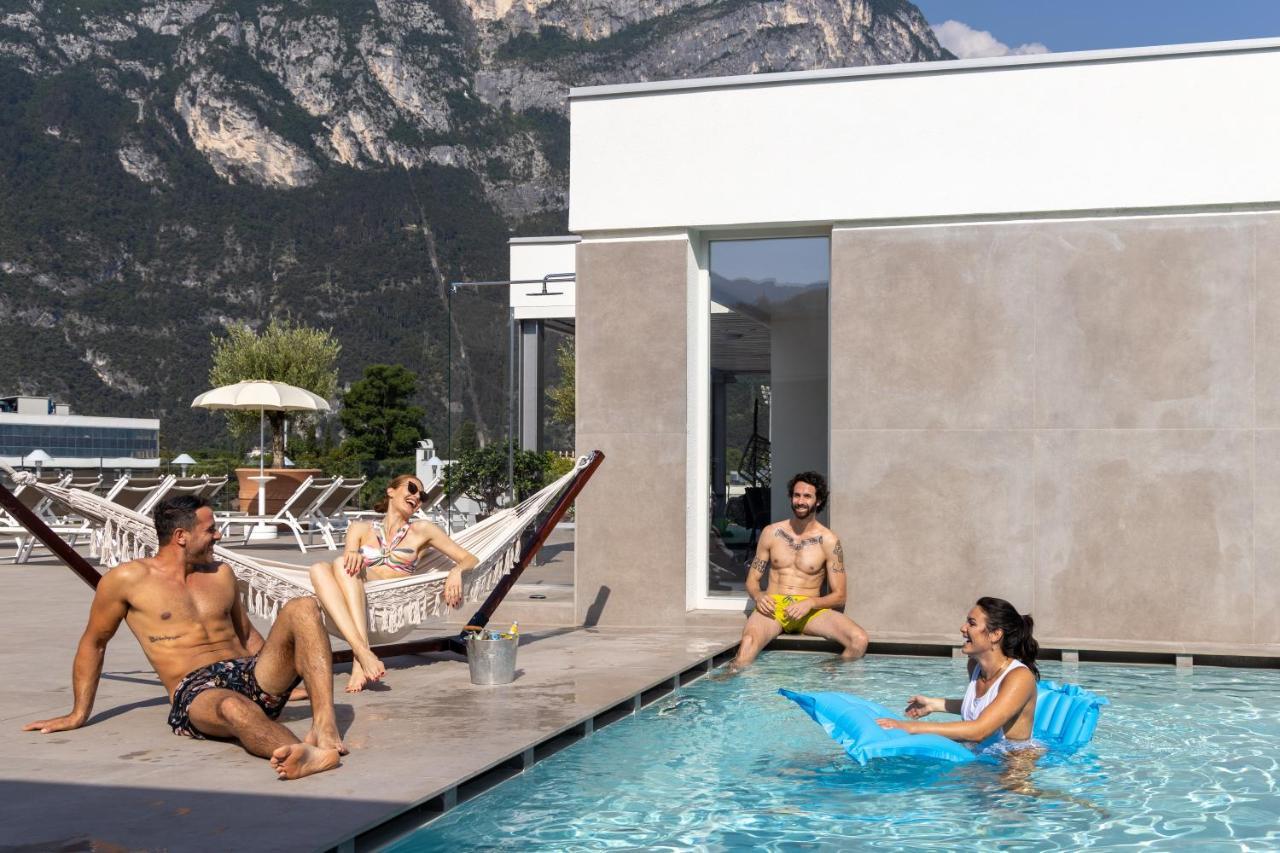 ריבה דל גארדה Aris Apartments & Sky Pool - Tonelli Hotels - Adult Friendly מראה חיצוני תמונה