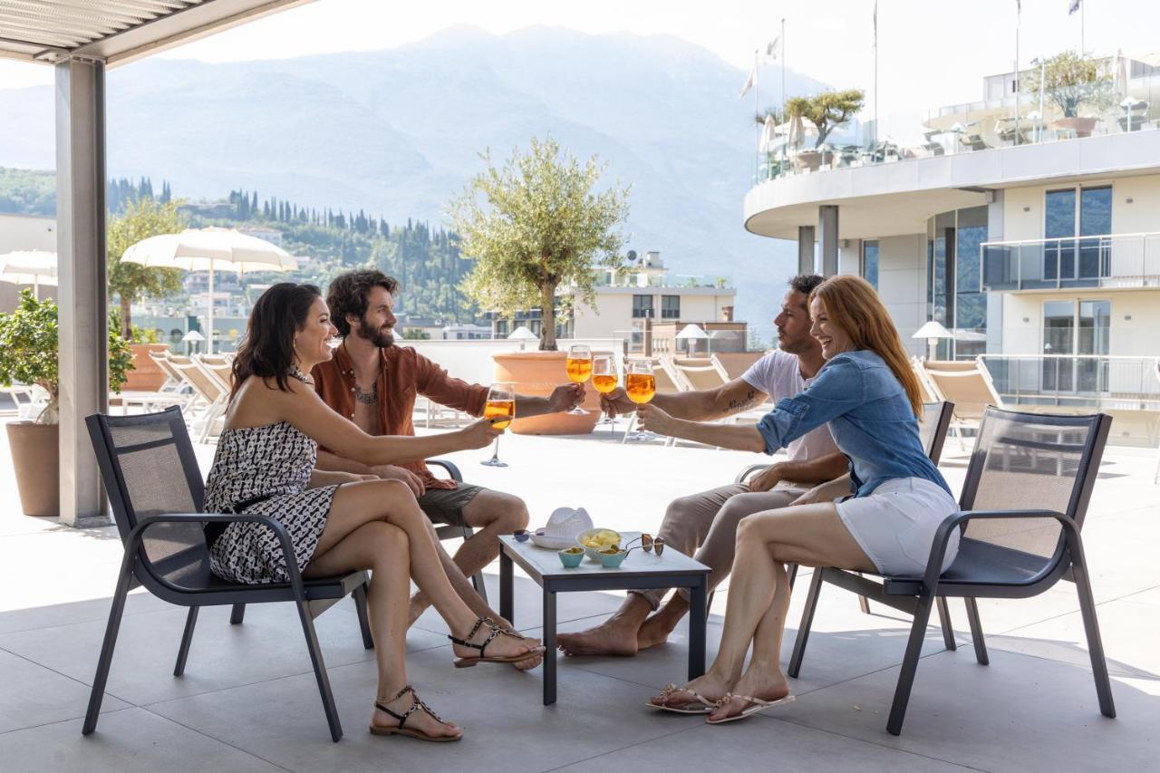 ריבה דל גארדה Aris Apartments & Sky Pool - Tonelli Hotels - Adult Friendly מראה חיצוני תמונה