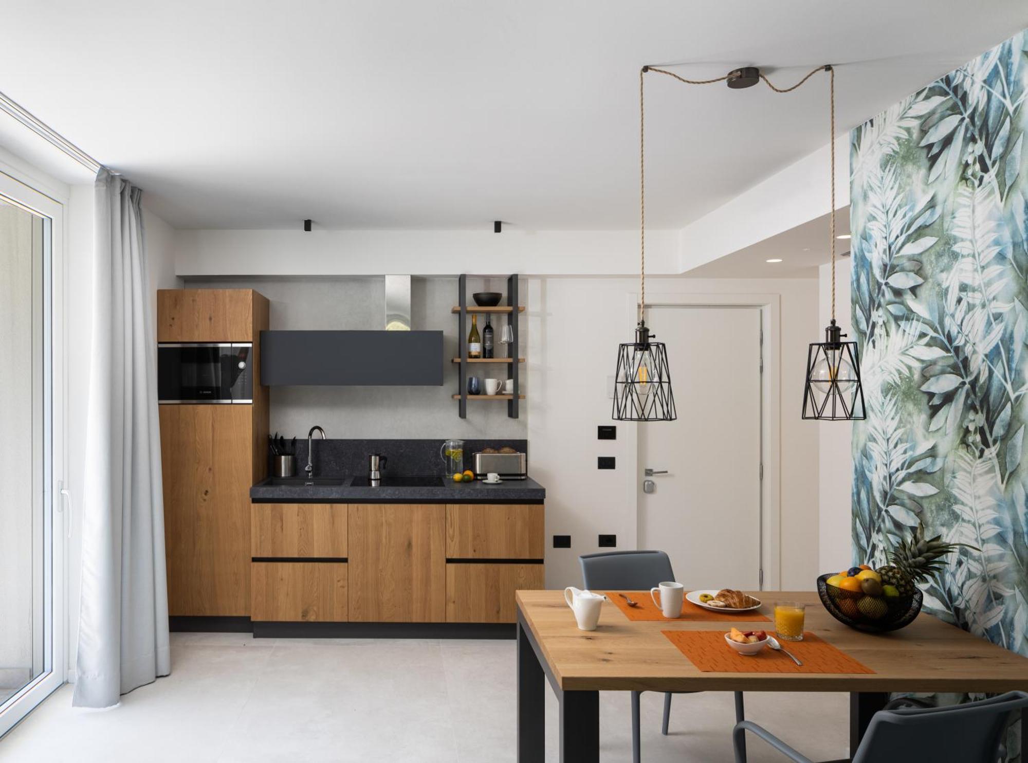ריבה דל גארדה Aris Apartments & Sky Pool - Tonelli Hotels - Adult Friendly חדר תמונה