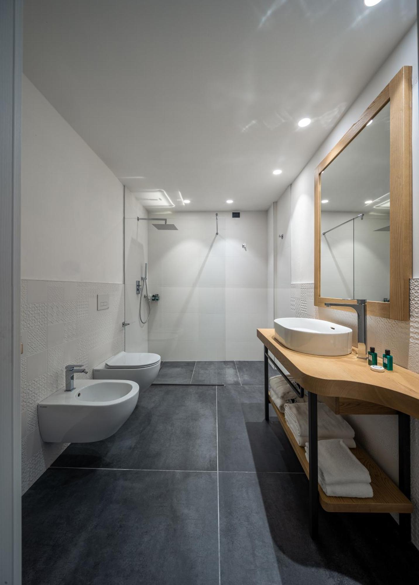 ריבה דל גארדה Aris Apartments & Sky Pool - Tonelli Hotels - Adult Friendly חדר תמונה