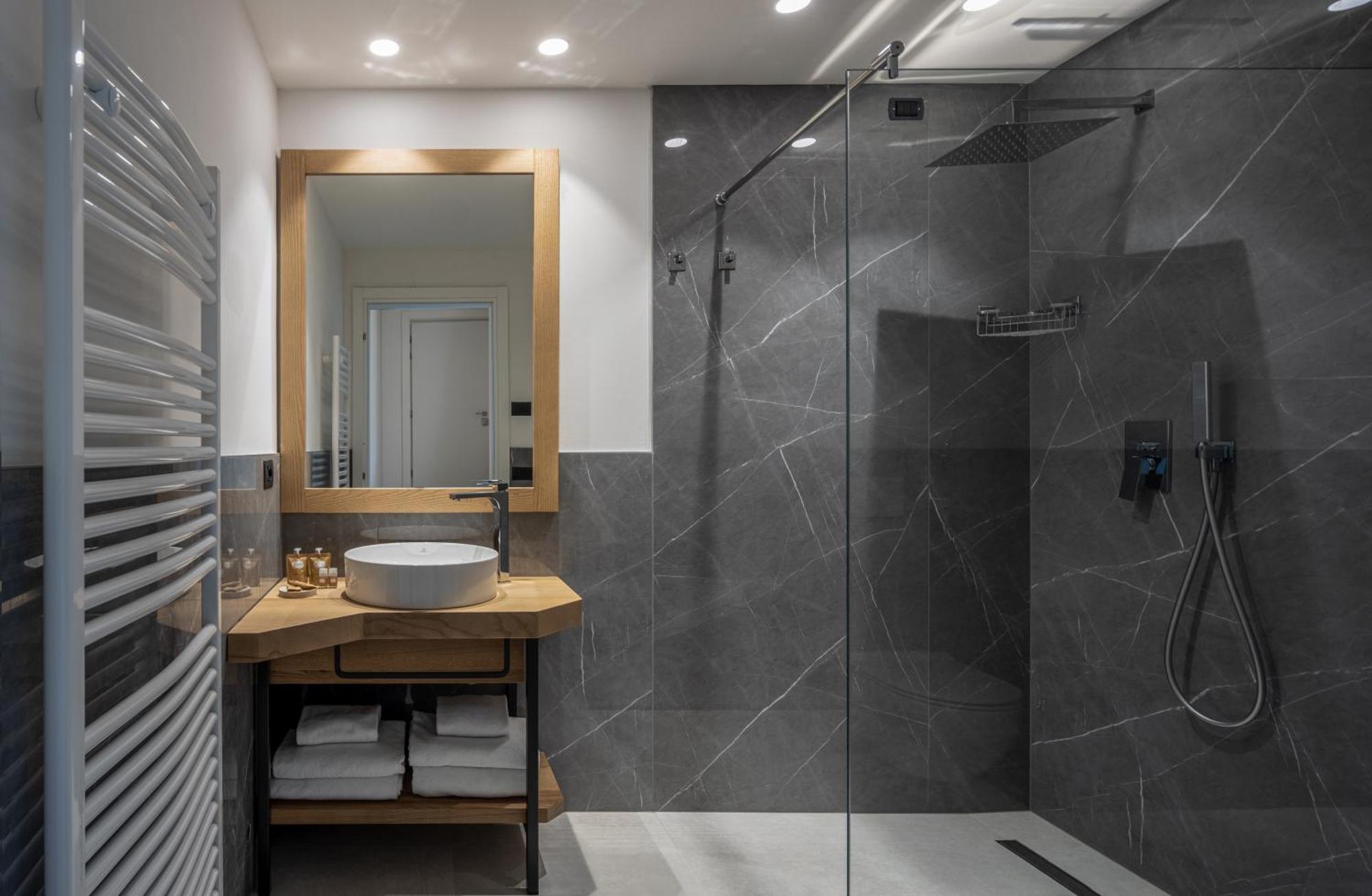 ריבה דל גארדה Aris Apartments & Sky Pool - Tonelli Hotels - Adult Friendly חדר תמונה
