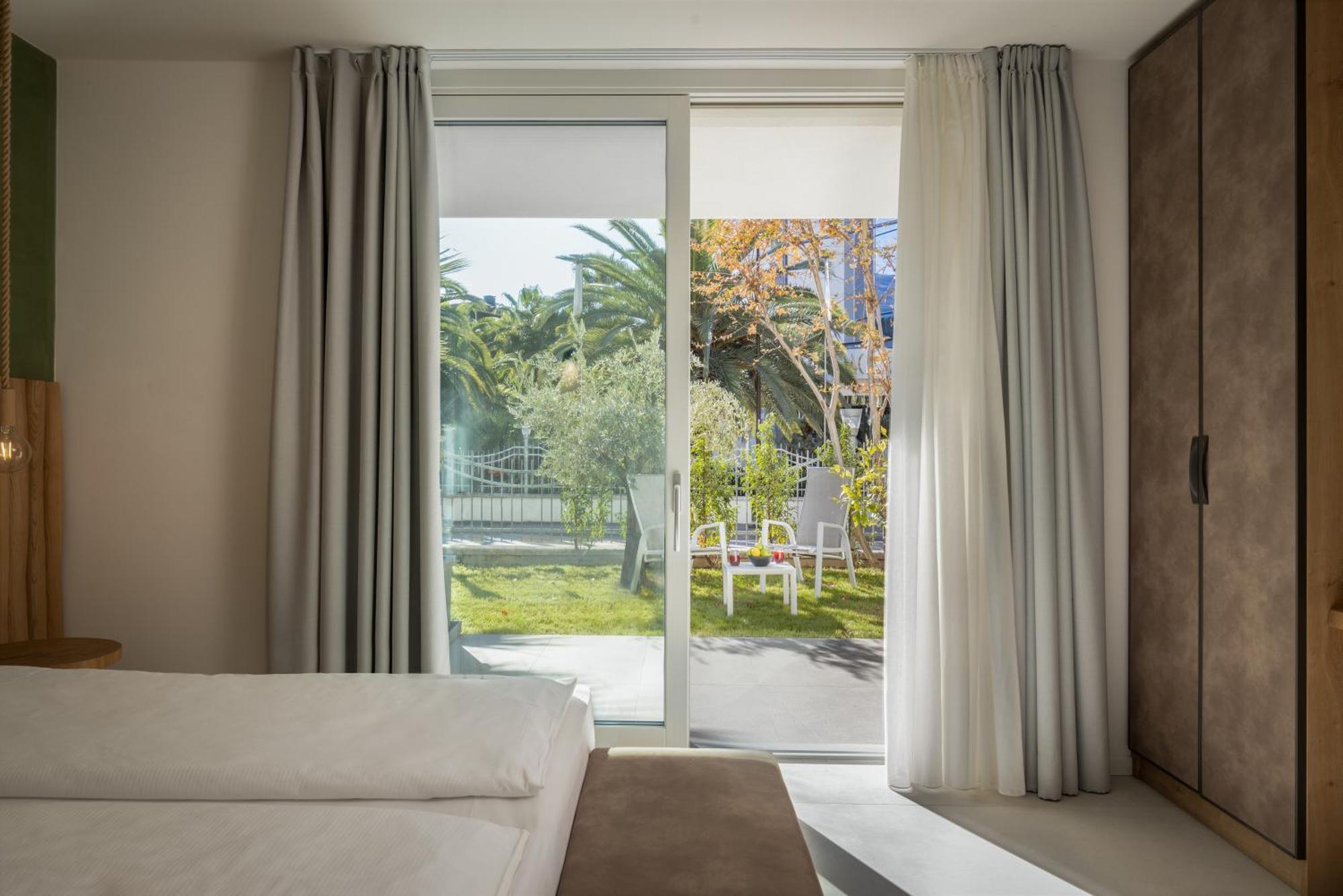 ריבה דל גארדה Aris Apartments & Sky Pool - Tonelli Hotels - Adult Friendly חדר תמונה